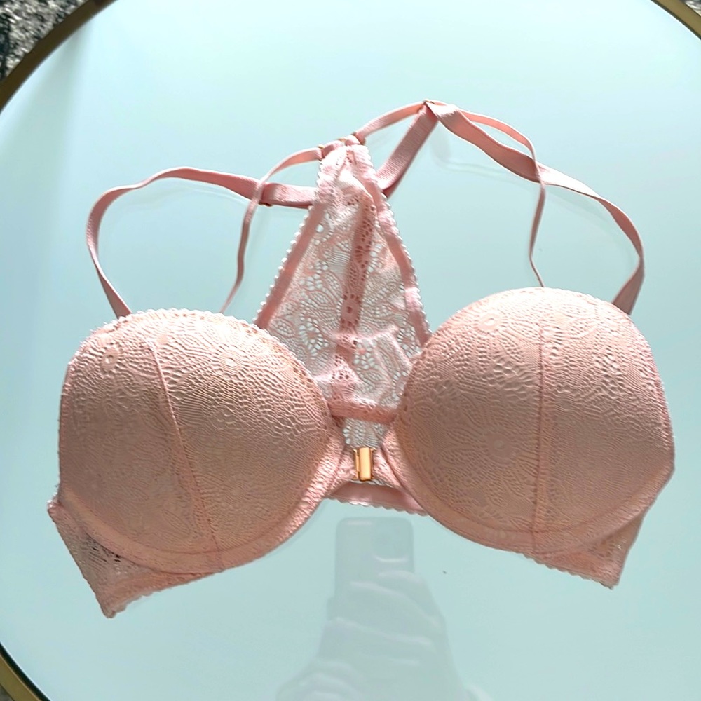 Victoria’s Secret bombshell bra
